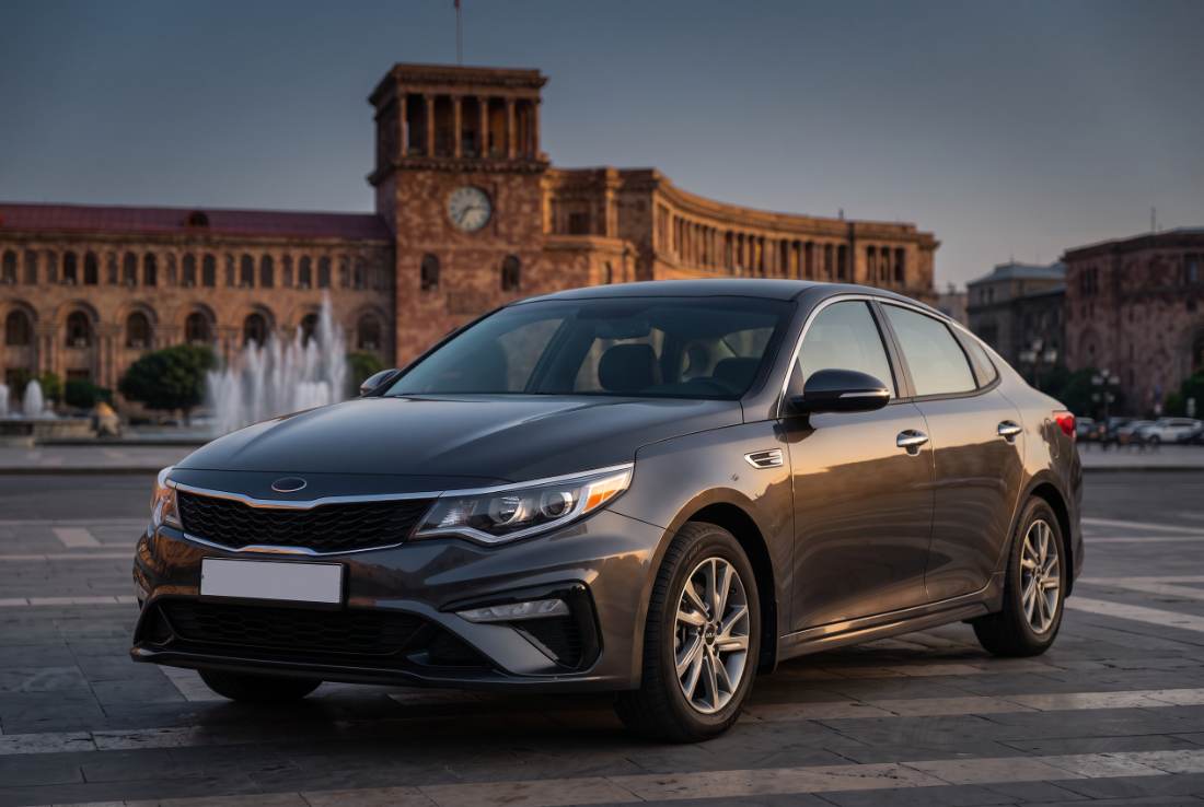 Kia Optima, grey, three-quarter front, daylight