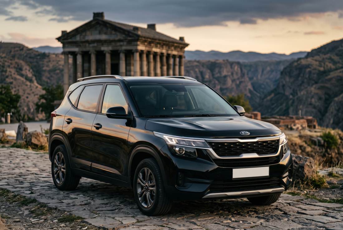 Kia Seltos, three-quarter front, daylight